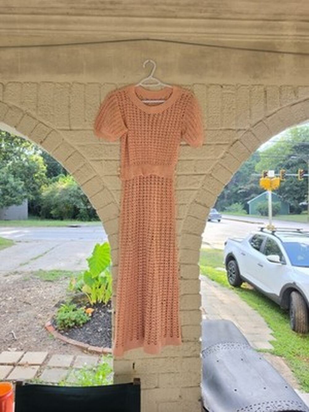 VINTAGE 1940’S PEACH/PINK HAND CROCHET DRESS SET W WHITE BALL BUTTON ACCENTS